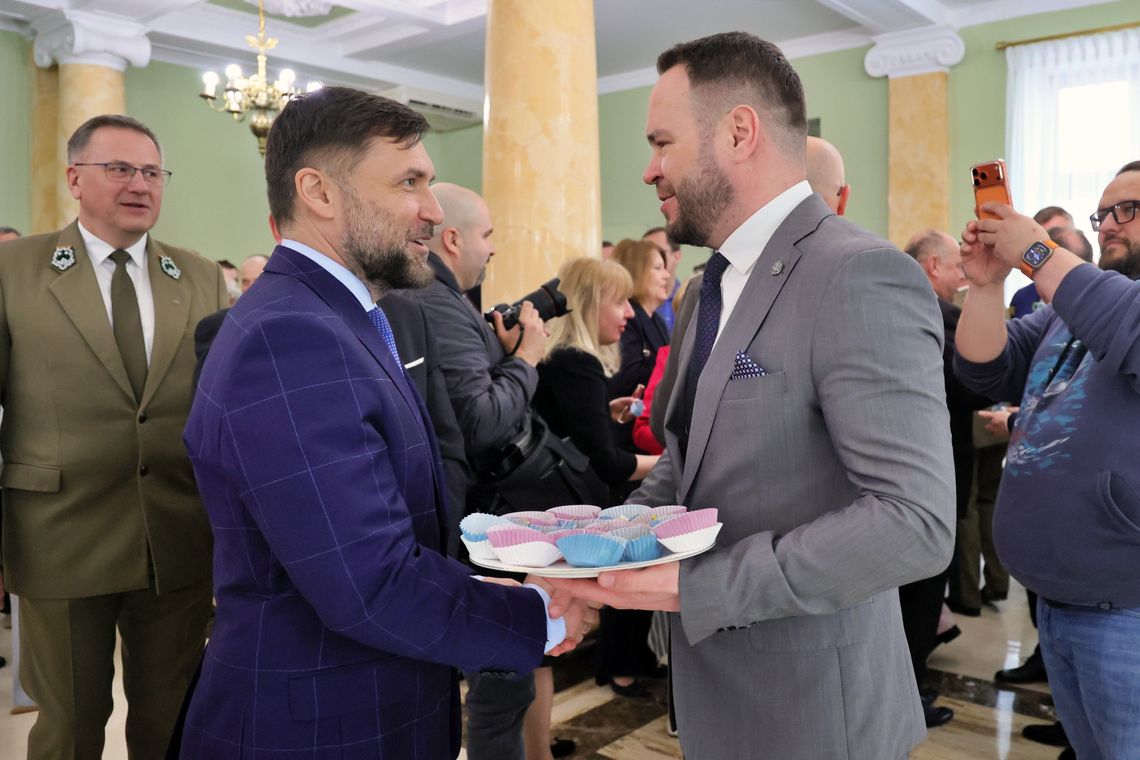 Wojewoda Krzysztof Komorski dzieli się świątecznymi życzeniami podczas spotkania wielkanocnego w Lubelskim Urzędzie Wojewódzkim.