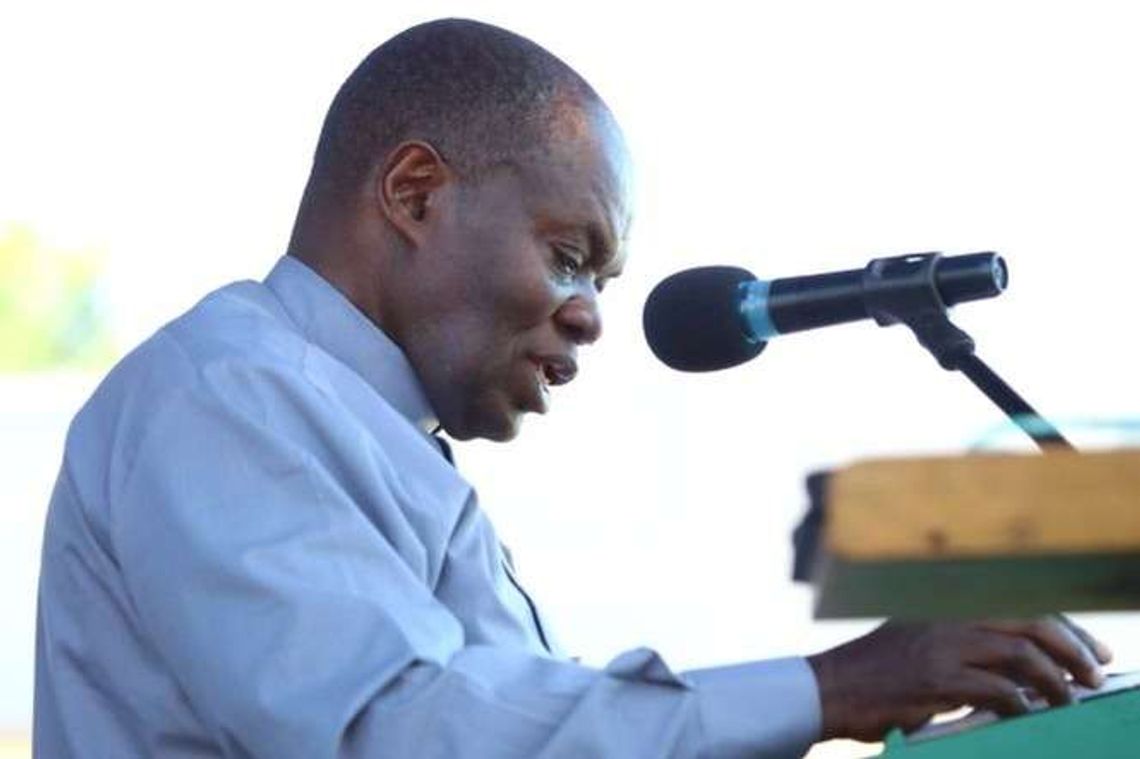 Spotkanie z ojcem Johnem Bashoborą. Uczestnik: "To żerowanie na chorych ludziach"