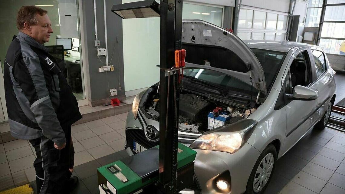 Sprawdź światła w samochodzie. Można to zrobić za darmo 