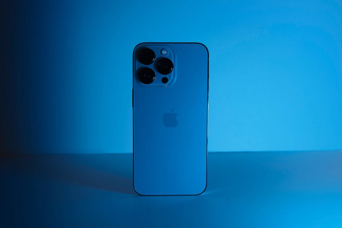 Sprawdzony czy nowszy? iPhone 14 Pro i 15 Pro w codziennym użytkowaniu