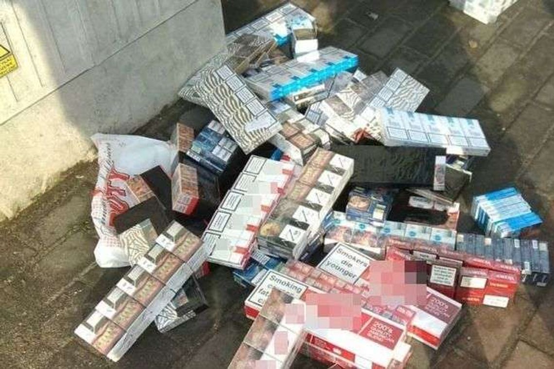 Sprzedawał na targu nielegalne papierosy. Ukrył je w elektrycznej skrzynce 