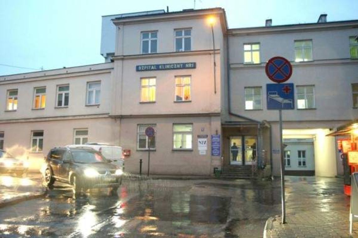 SPSK1. Chirurg oskarżony o łapówki poszedł na urlop