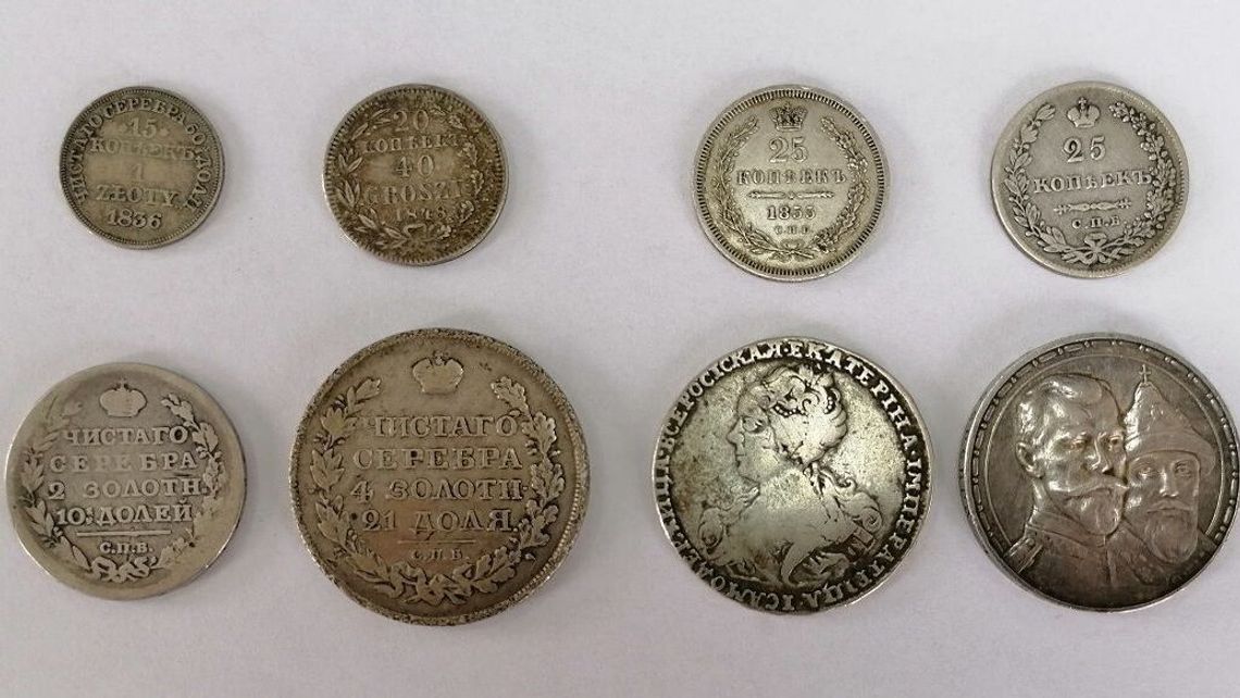 Srebrne dwunominały i unikalny bilon przechwycone na granicy