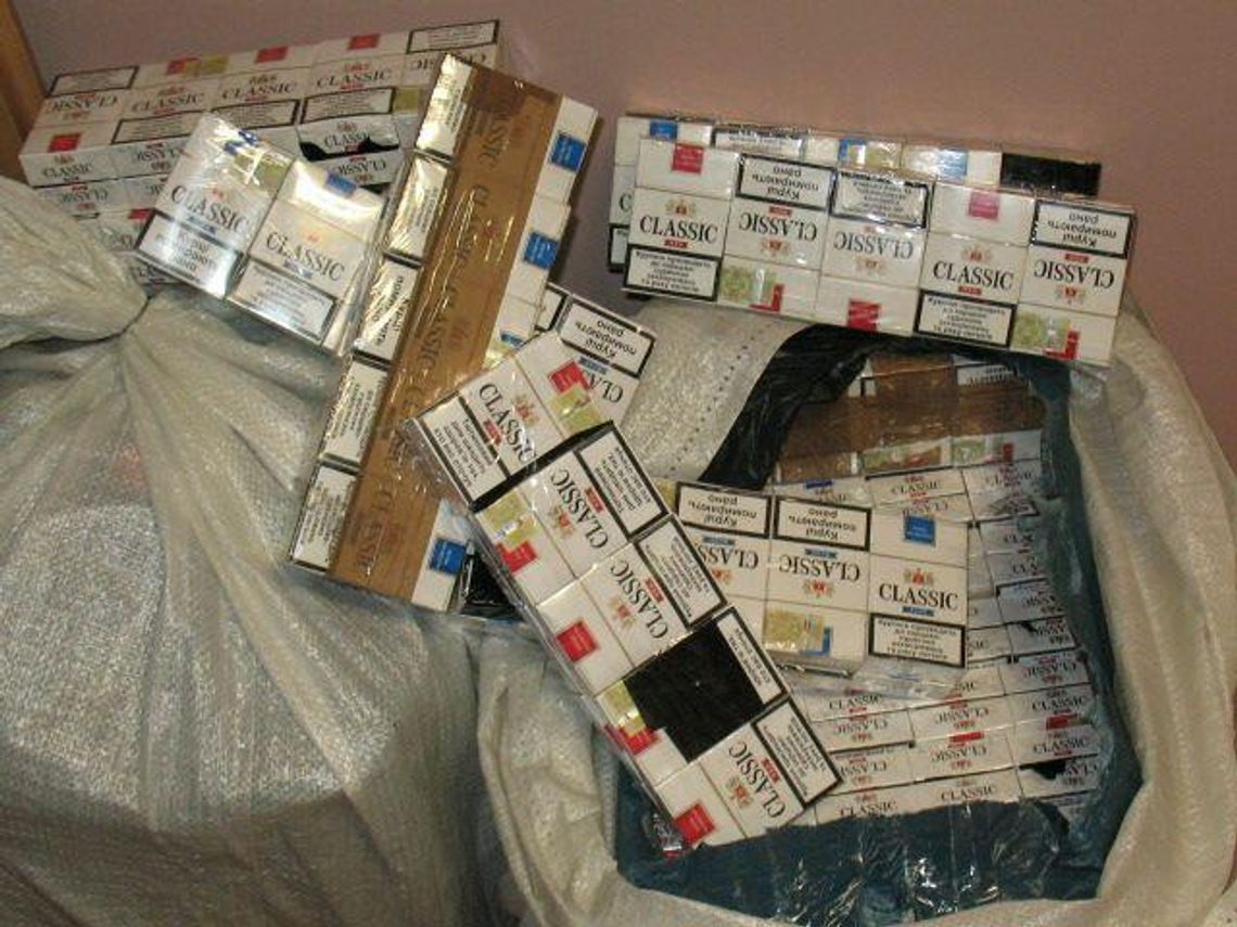 Srebrzyszcze: Wiózł w bagażniku sto kartonów papierosów 