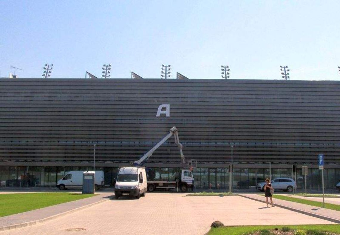 Stadion przy ul. Krochmalnej: "A jak arena. Instalują napis