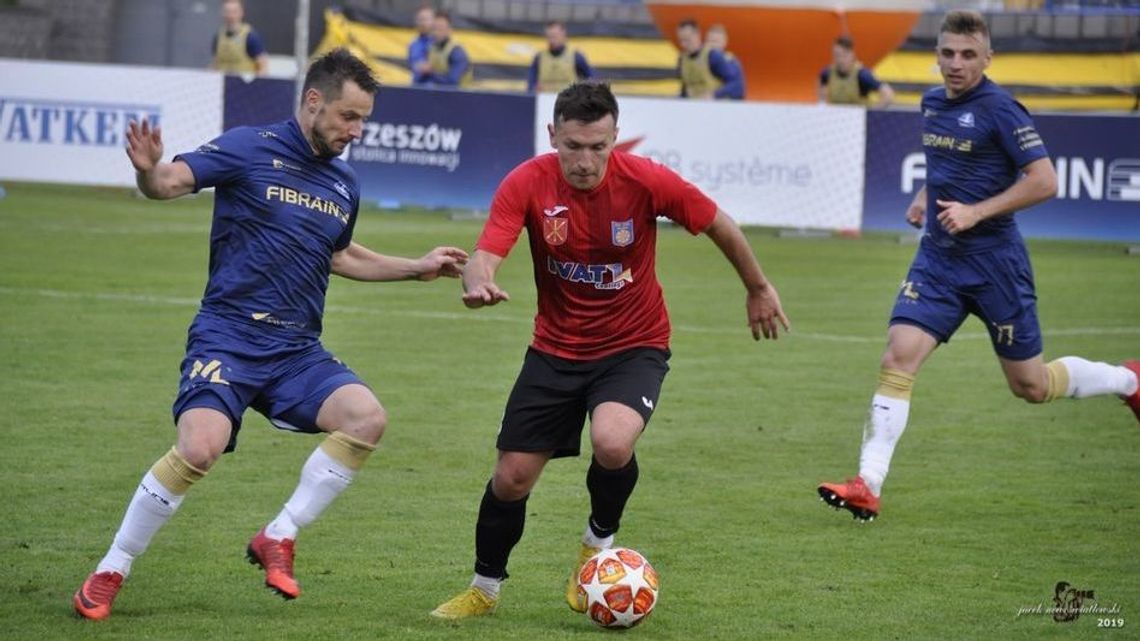 Stal Rzeszów - Stal Kraśnik 3:1. Postraszyli faworyta po przerwie Stal Rzeszów - Stal Kraśnik 3:1. Postraszyli faworyta po przerwie