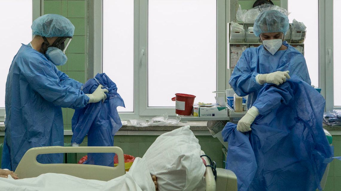 Stało się. Koronawirus znów przybiera na sile Stało się. Koronawirus znów przybiera na sile