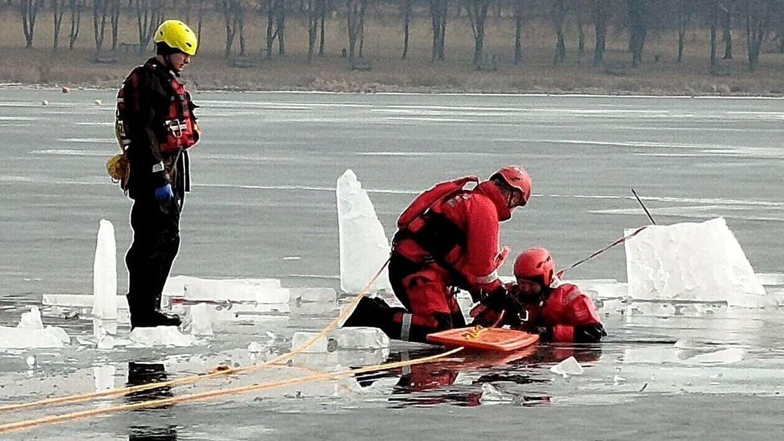 Stąpanie po kruchym lodzie… aby móc ratować życie innym