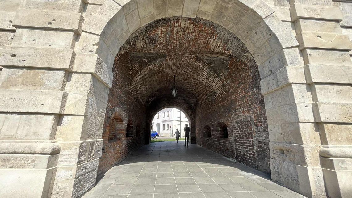 Stara Brama Lwowska wzorcowo zadbana. Miasto docenione za renowacje