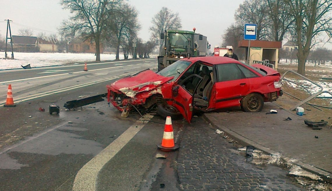 Stara Dąbia. Wypadek na DK 17, nie żyje młoda kobieta (zdjęcia)