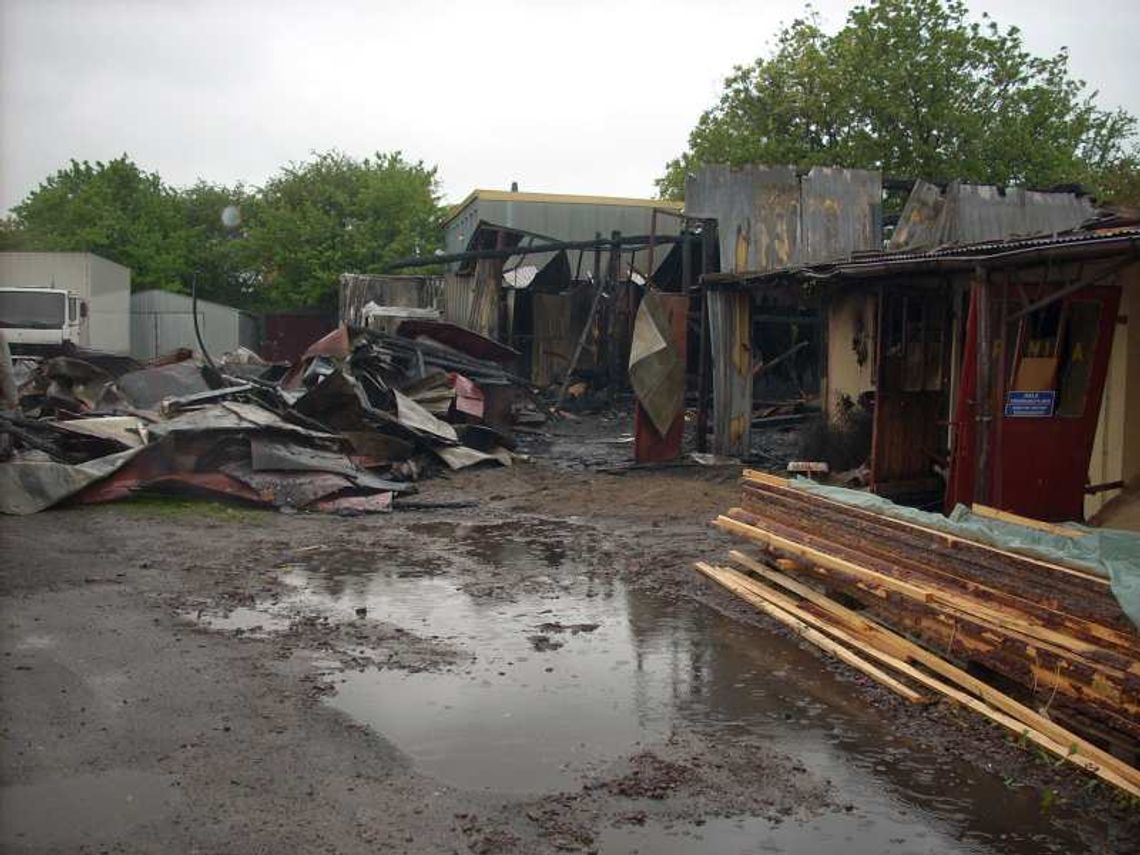 Stara Wieś: Spłonął zakład produkcji mebli