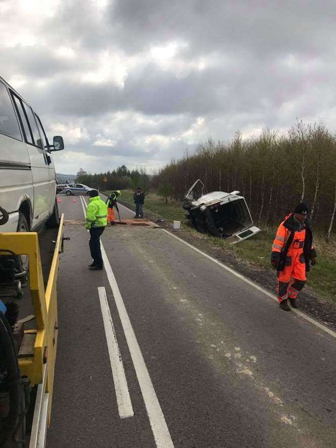 Stara Wieś: Zderzenie dwóch busów. Kierowca zjechał na przeciwległy pas ruchu Stara Wieś: Zderzenie dwóch busów. Kierowca zjechał na przeciwległy pas ruchu