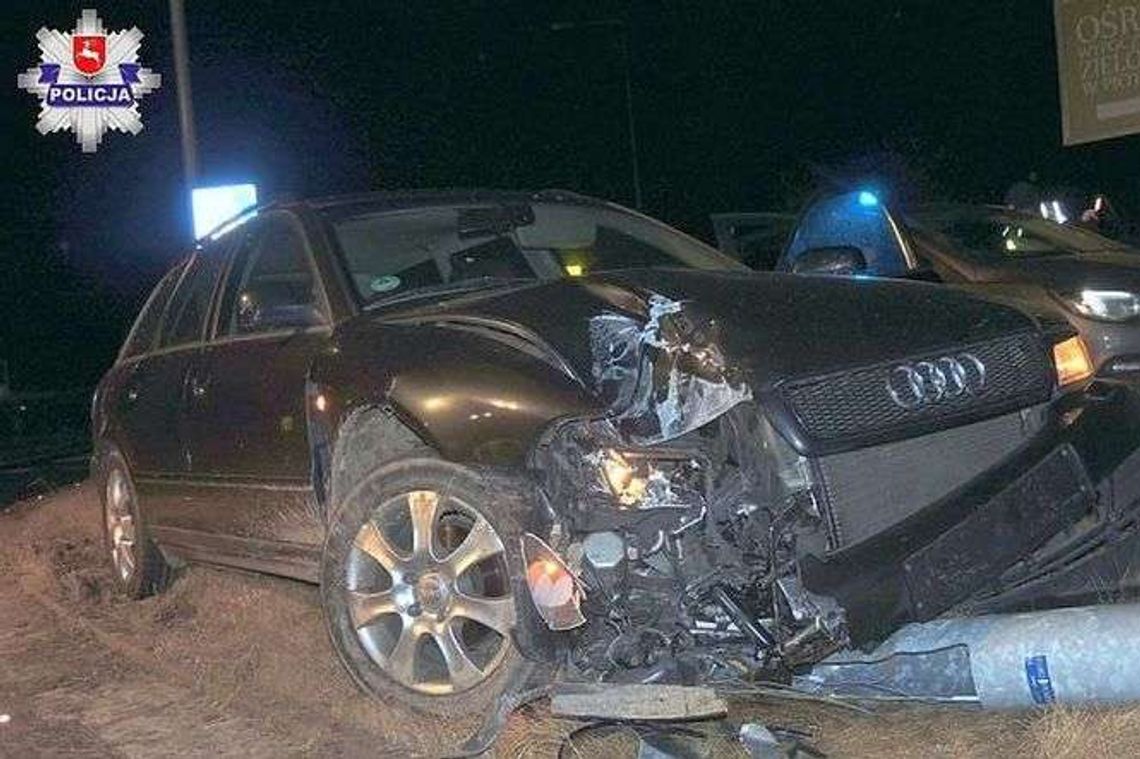 Staranował latarnię na rondzie, zostawił samochód i uciekł