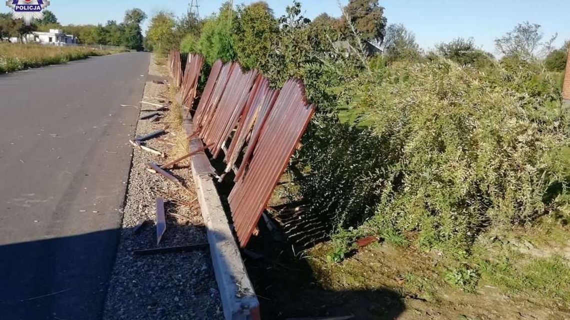 Staranował ponad 40 metrów ogrodzenia i uciekł. Wpadł przez jedną rzecz [zdjęcia]