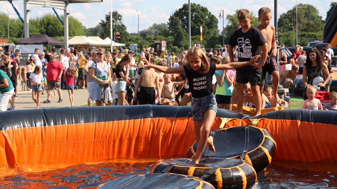 "Starcie Gigantów" w Puławach. Sobota z dmuchanymi torami przeszkód [zdjęcia]