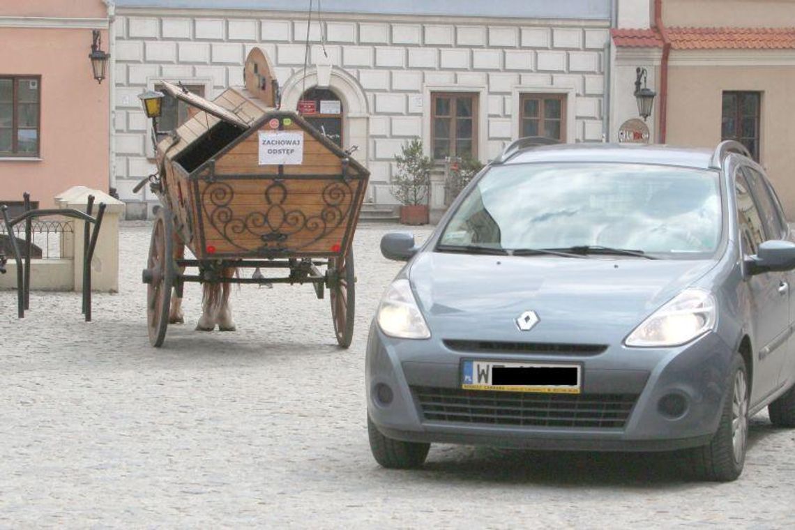 Stare Miasto. Zmieni się organizacja ruchu, przez ogródki piwne Stare Miasto. Zmieni się organizacja ruchu, przez ogródki piwne