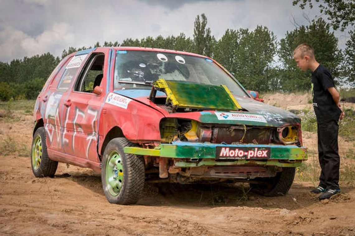 Stare samochody na start. Wrak Race w Lublinie już za tydzień (wideo, zdjęcia)