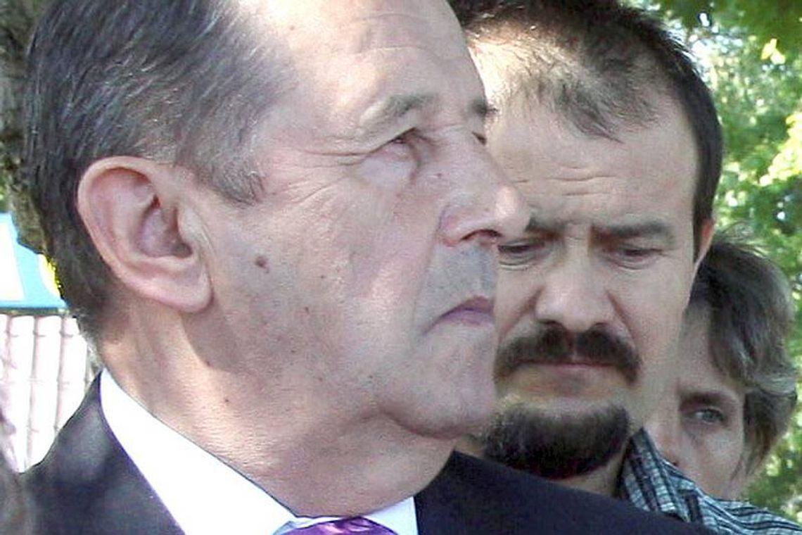 Starosta hojny dla współpracowników. Płace większe o 100 tys. zł