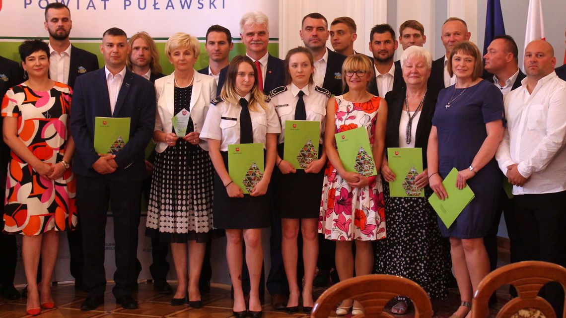 Starosta puławski nagrodził sportowców, trenerów i działaczy [zdjęcia]
