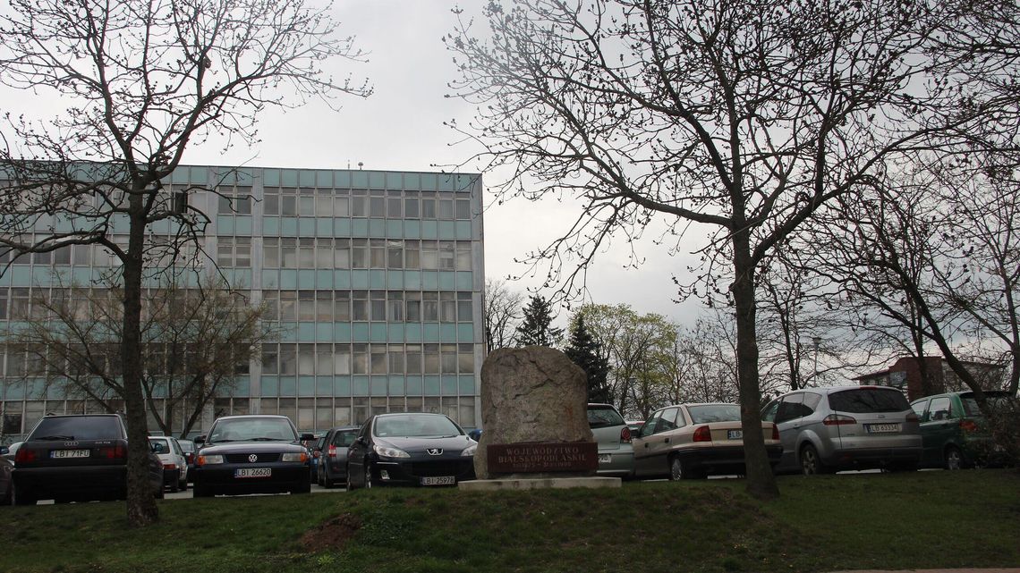 Starosta zbuduje nową siedzibę. W obecnej urzędnicy nie mają lekko 