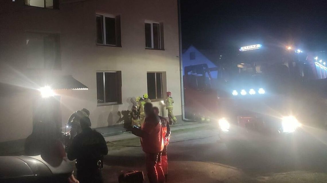 Starsza kobieta spała, a w mieszkaniu wybuchł pożar Starsza kobieta spała, a w mieszkaniu wybuchł pożar