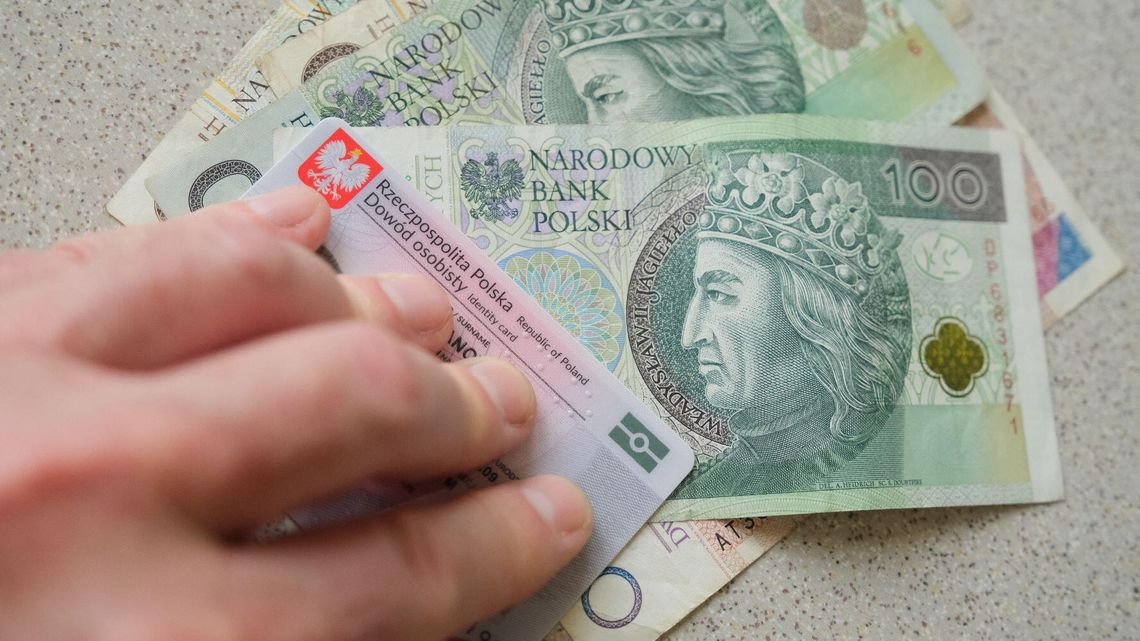 Starsza kobieta zawieruszyła gdzieś dowód. Nagle pojawiły się kredyty z banku w Luksemburgu Starsza kobieta zawieruszyła gdzieś dowód. Nagle pojawiły się kredyty z banku w Luksemburgu