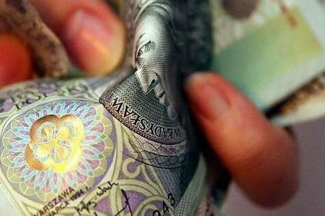 Starsza pani straciła 31 tys. zł