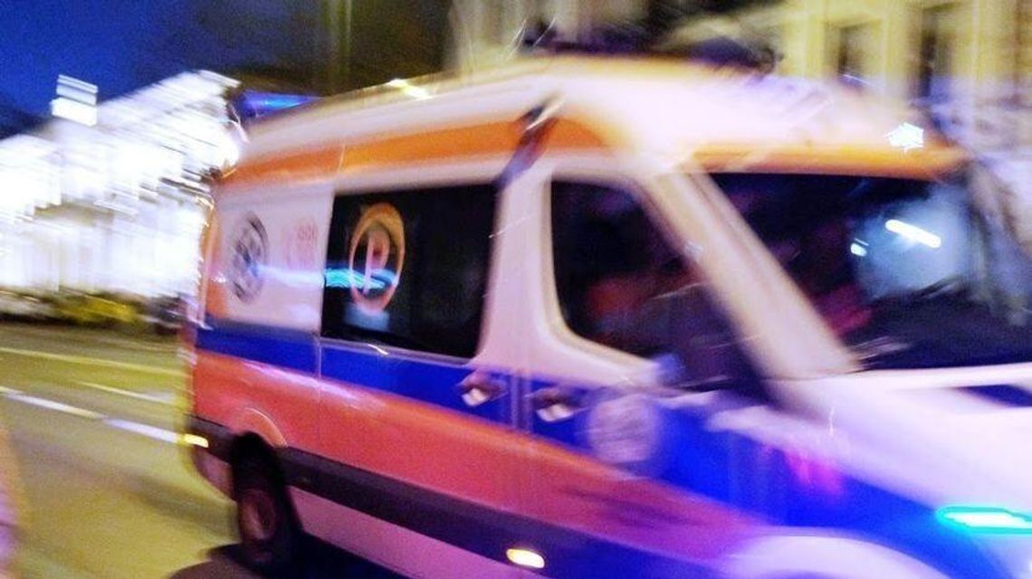 Starszy mężczyzna leżał na chodniku. Zareagowali tylko policjanci Starszy mężczyzna leżał na chodniku. Zareagowali tylko policjanci