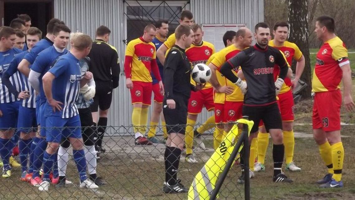 Start-Regent Pawłów – Unia Białopole 1:0. Główka na wagę wygranej