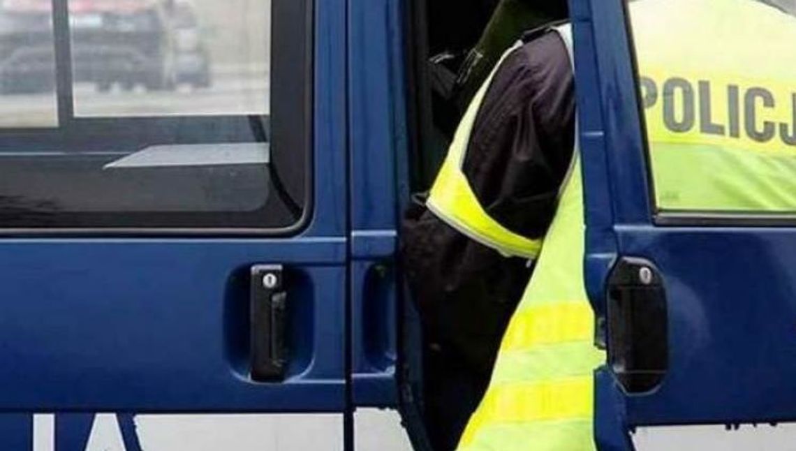 Staruszka pobita przez syna przez kilka dni spała na dworze. Bała się wrócić do domu