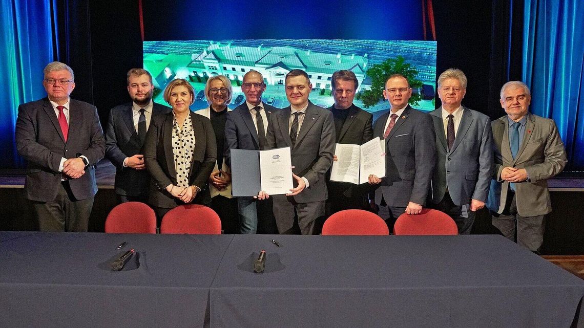 Stary dworzec kolejowy w Łukowie do remontu. W środku znajdzie się sala widowiskowa Stary dworzec kolejowy w Łukowie do remontu. W środku znajdzie się sala widowiskowa