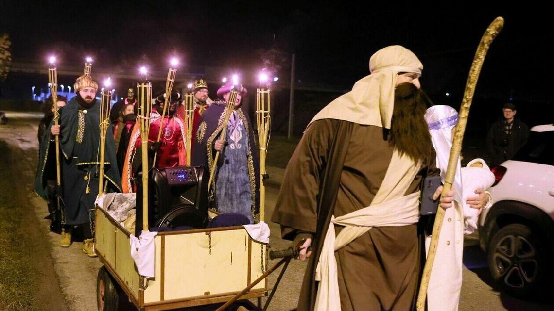 Stasin lubi kolędować. "Prawdziwe Herody" przeszły przez wioskę