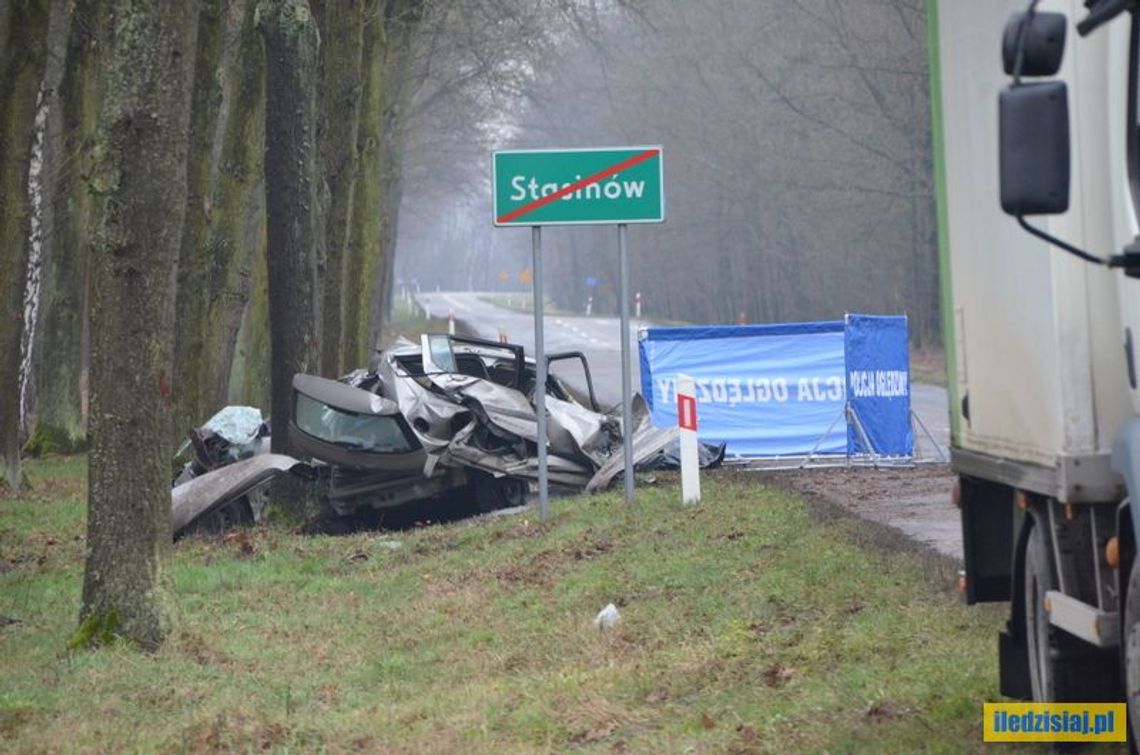 Stasinów: jedna osoba zginęła w wypadku, droga krajowa zablokowana