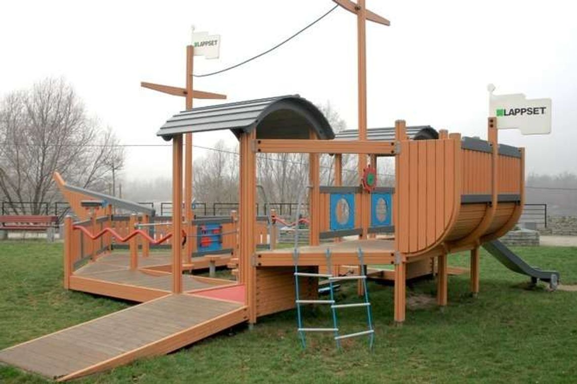 Statek-zabawka za 143 tys. zł. Radni: To za dużo