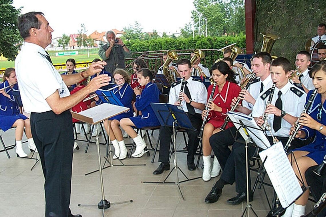 Statuetki strażaka z tubą