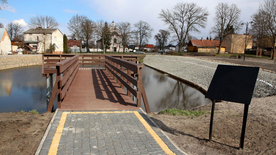 Staw w Baranowie jak nowy. Skwer czeka na zieleń