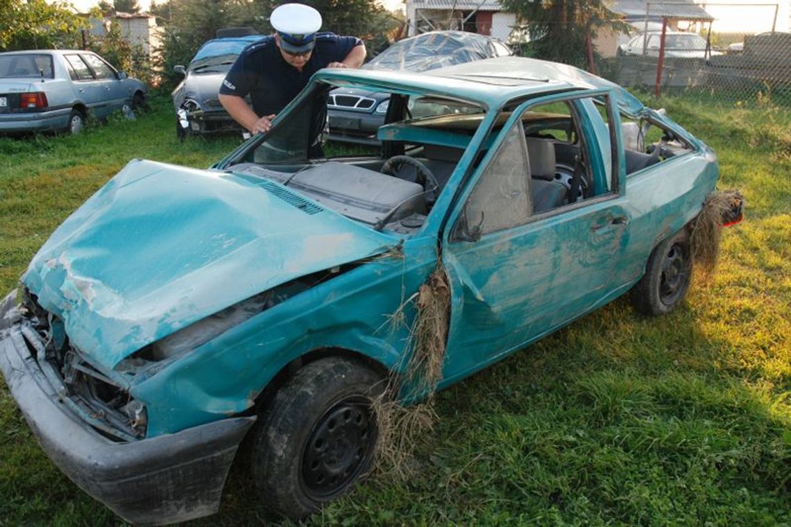 Stępków: Pijany kierowca wypadł z drogi. Dachował