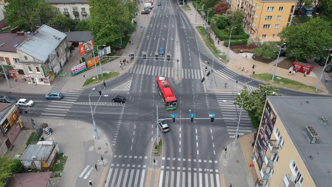 "Sterowanie doświadczalne" na korkującym się skrzyżowaniu w centrum Lublina. Duże zmiany "Sterowanie doświadczalne" na korkującym się skrzyżowaniu w centrum Lublina. Duże zmiany