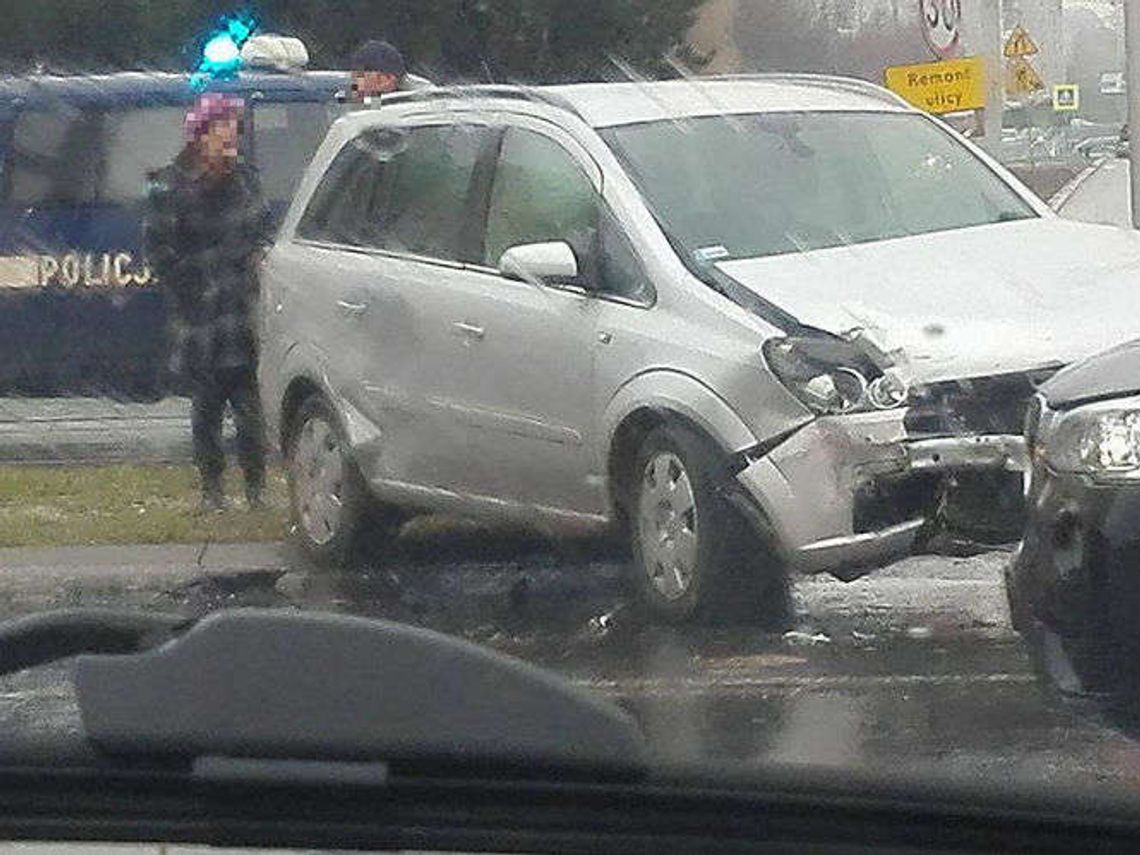 Stłuczka na Czechowie k. Orfeusza. Zderzyły się dwa samochody