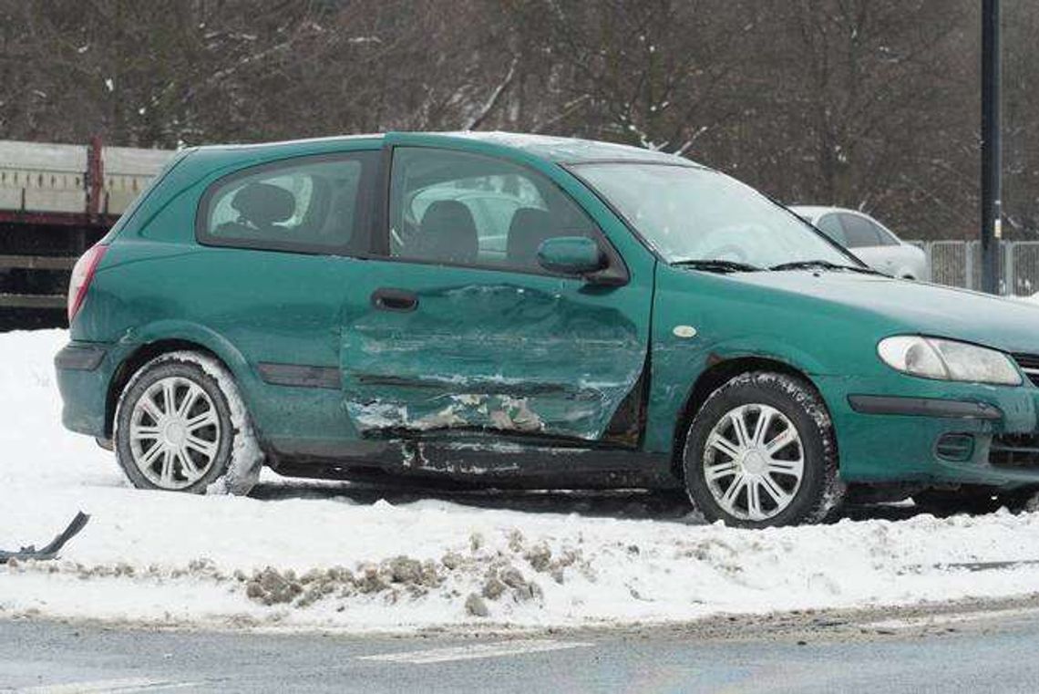 Stłuczka na skrzyżowaniu ul. Prusa i al. Solidarności Stłuczka na skrzyżowaniu ul. Prusa i al. Solidarności