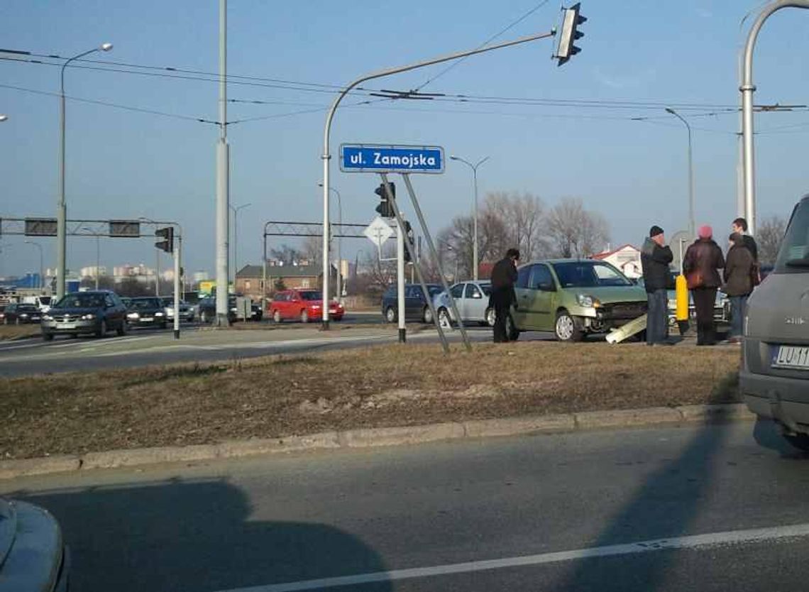 Stłuczka na skrzyżowaniu Unii Lubelskiej i Zamojskiej
