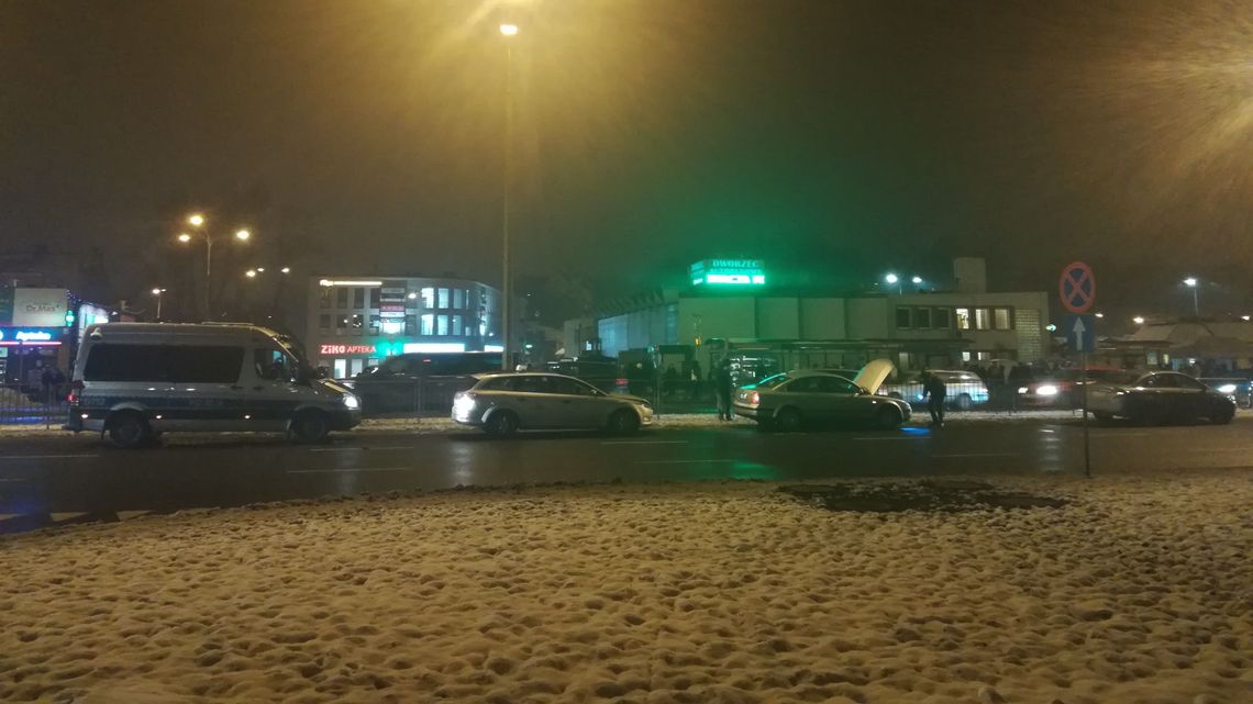 Stłuczka przy hali Nova. Utrudnienia drogowe
