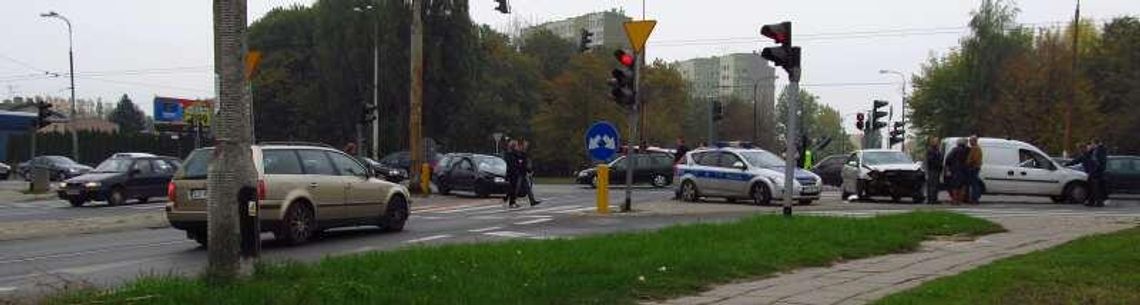 Stłuczka trzech samochodów na al. Kraśnickiej