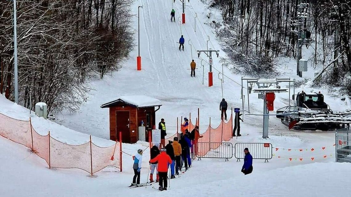 Stok na Białej Górze. Świetne warunki dla narciarzy Stok na Białej Górze. Świetne warunki dla narciarzy