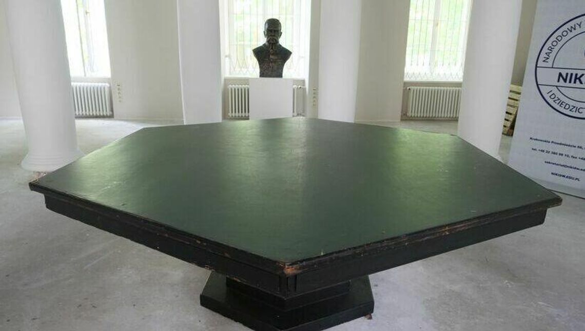Stół marszałka Piłsudskiego zostaje w Puławach