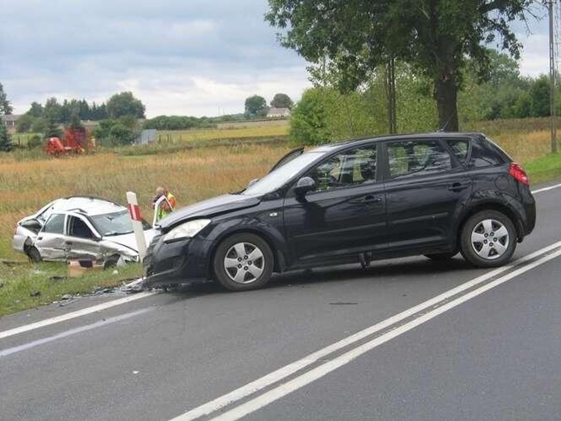 Stołpie: Poważny wypadek na K12. Trwają poszukiwania busa (zdjęcia)