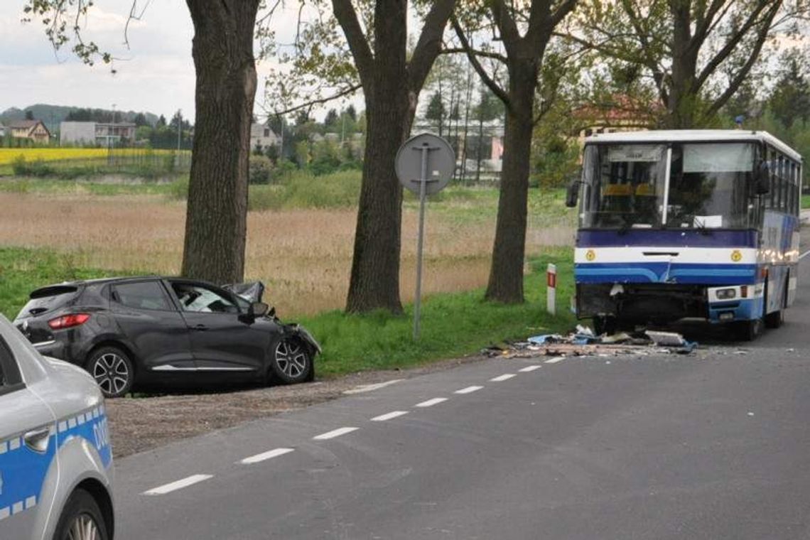 Stołpie: Samochód wjechał w autobus. 5 osób w szpitalu