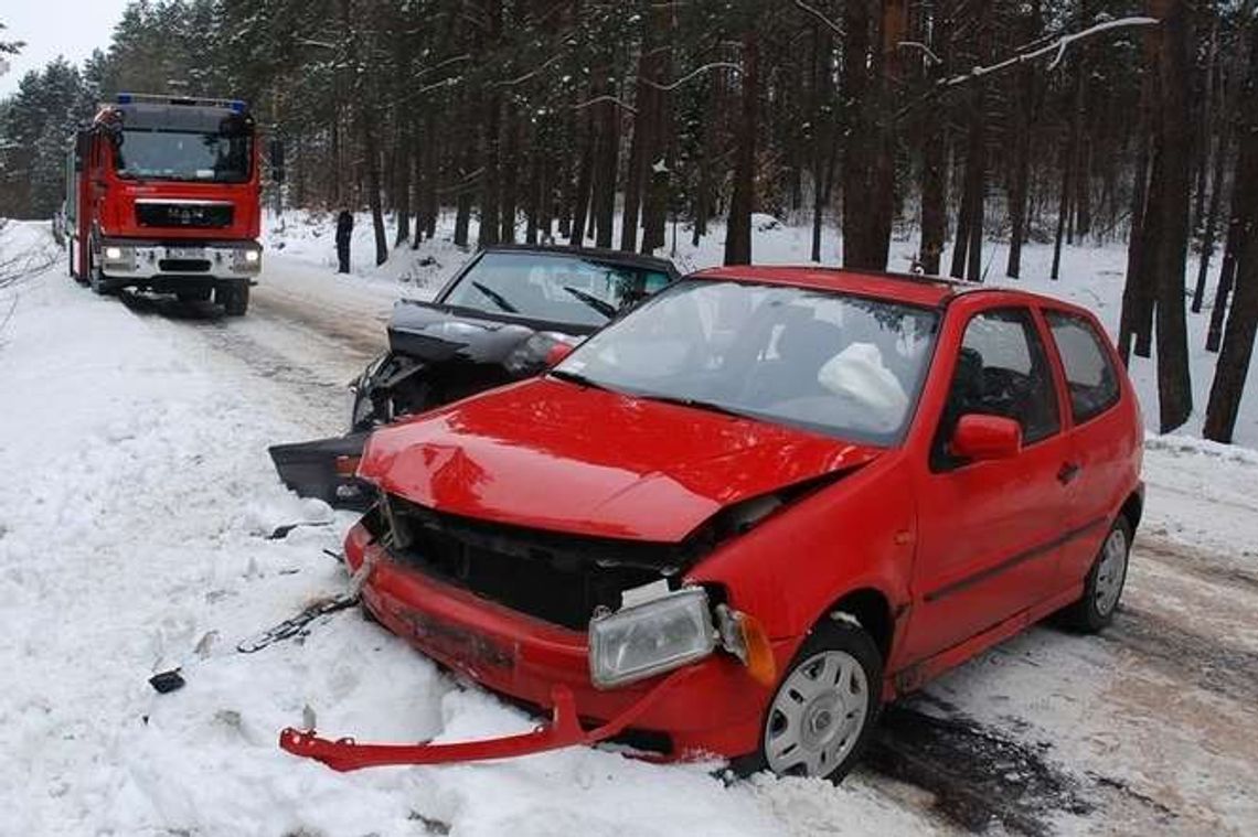 Stracił panowanie nad autem, uderzył w volkswagena Stracił panowanie nad autem, uderzył w volkswagena