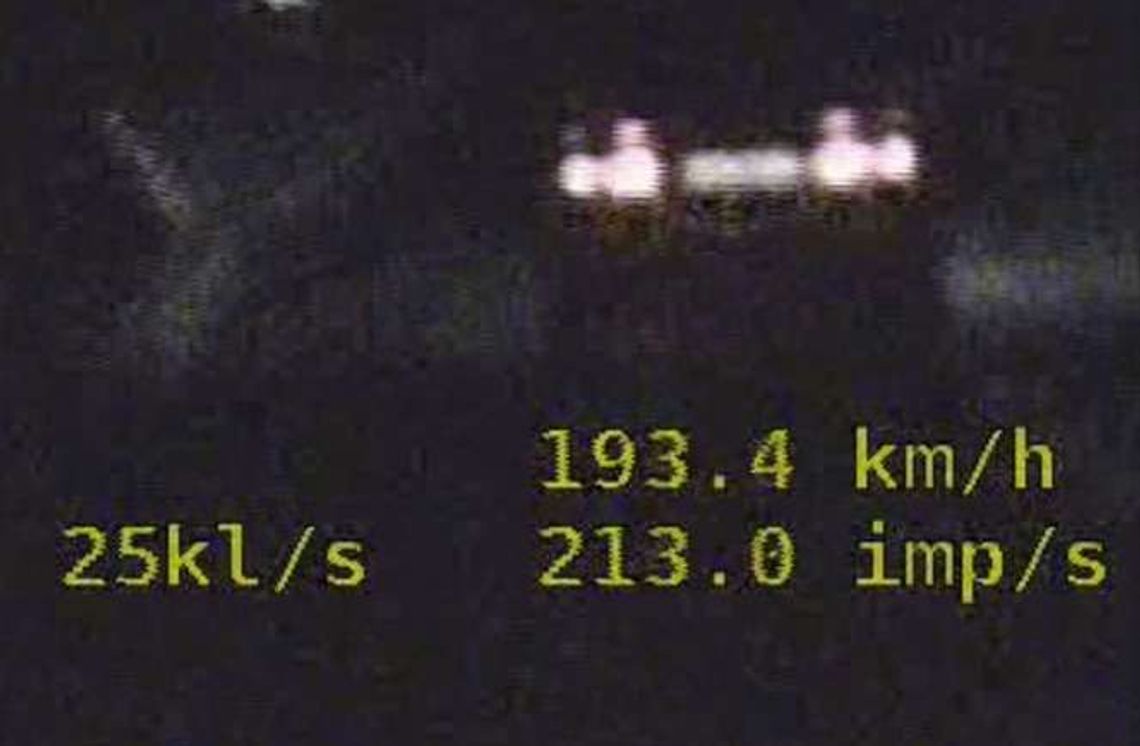 Stracił prawo jazdy, bo śpieszył się na kolację (wideo) Stracił prawo jazdy, bo śpieszył się na kolację (wideo)