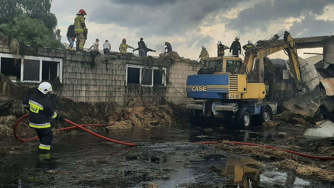Stracili maszyny i plony w ogromnym pożarze. Ruszyła zbiórka. "Nie da się tego opisać" Stracili maszyny i plony w ogromnym pożarze. Ruszyła zbiórka. "Nie da się tego opisać"